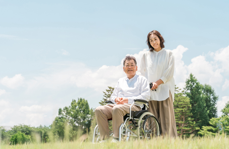 介護保険では対応できない買い物同行や通院同行を対応いたします｜松戸市の介護保険外サービスなら株式会社ケアシックス